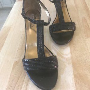 Ellen Tracy 2" heels